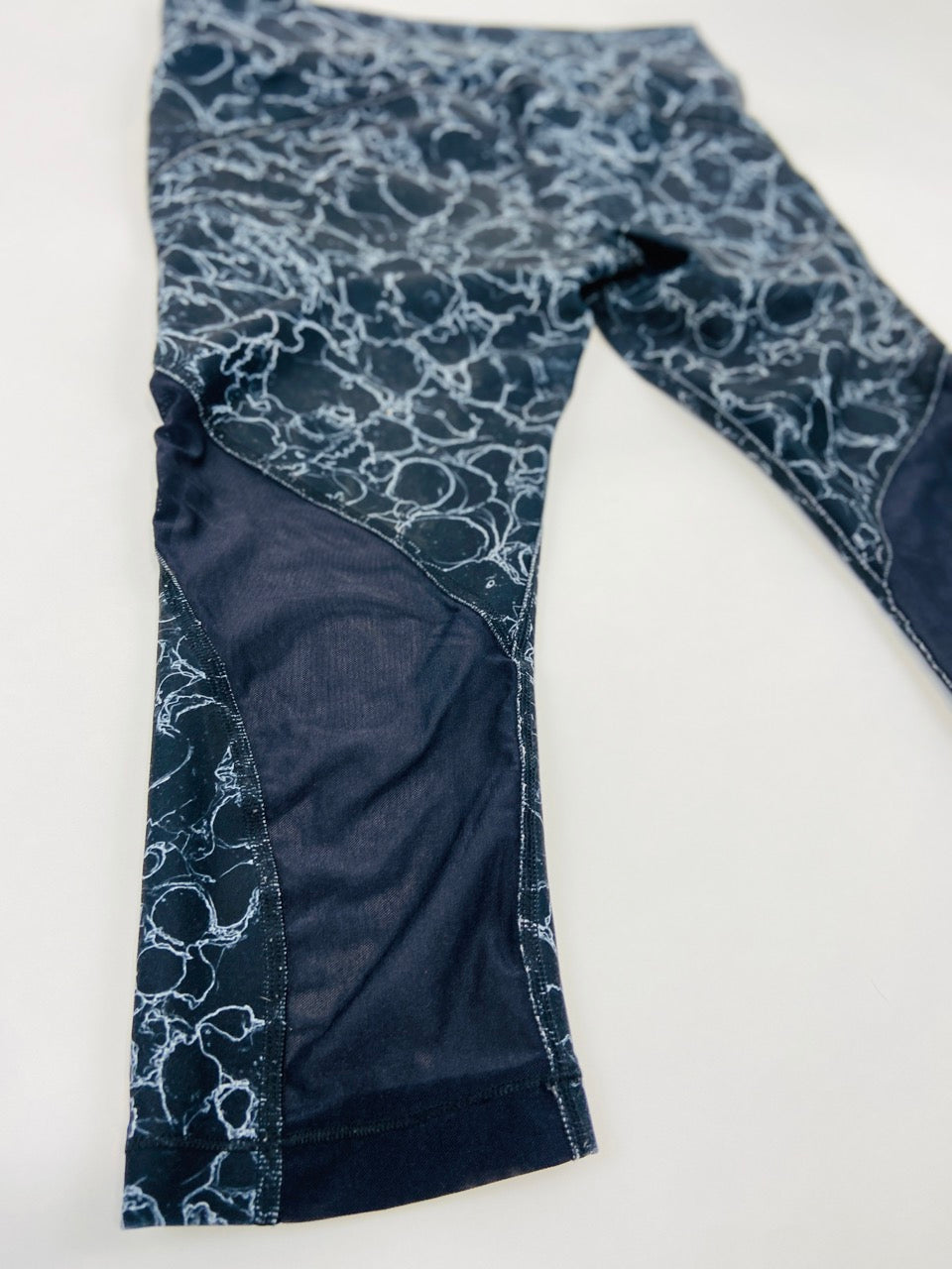 Under Armour Black Marbled Compression Capris- L