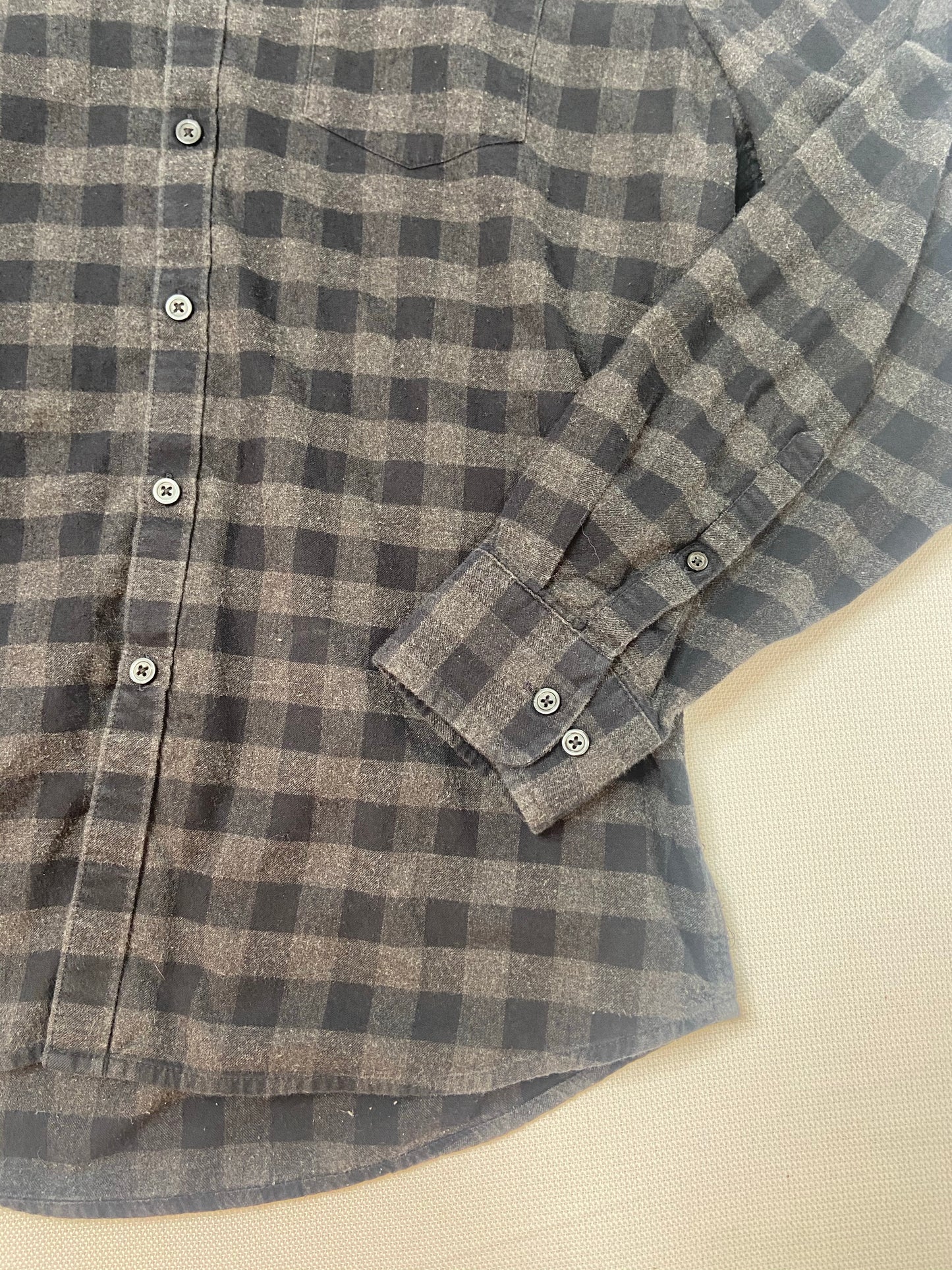 Black and Gray Button up Flannel- Slim Fit L
