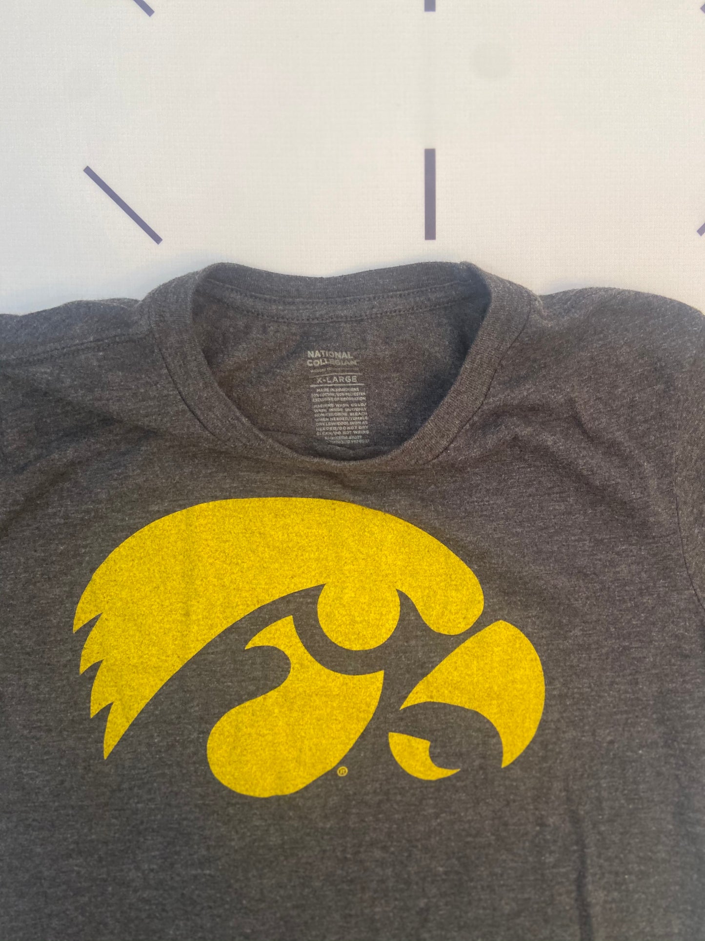 Iowa Hawkeyes Tee - Youth XL