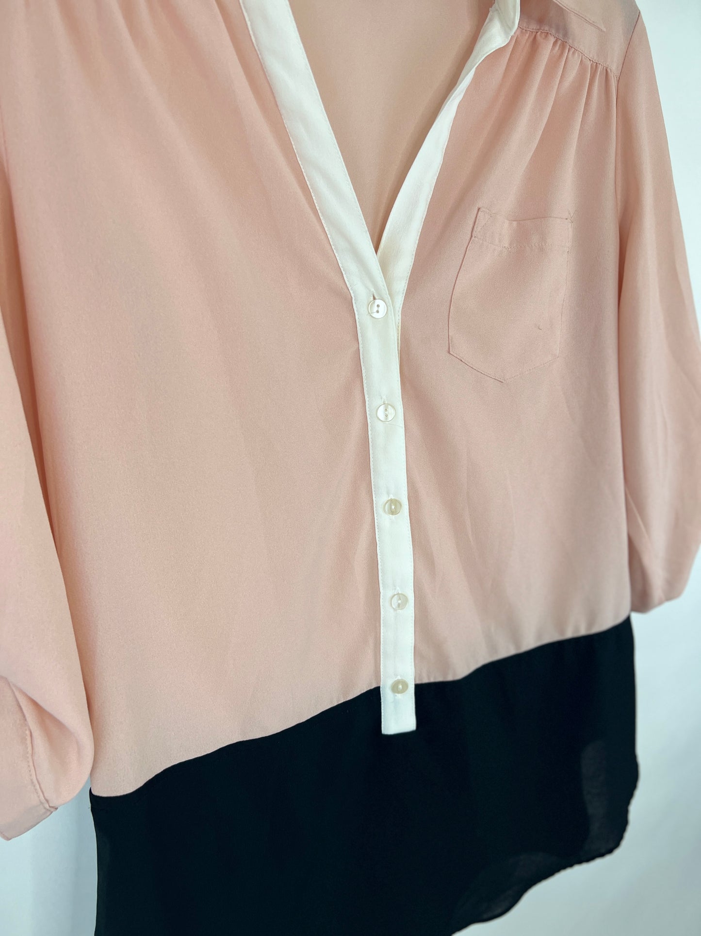 Blush Pink and Black with White Detail Button Up Collared 3/4 Sleeve Dress Shirt - M