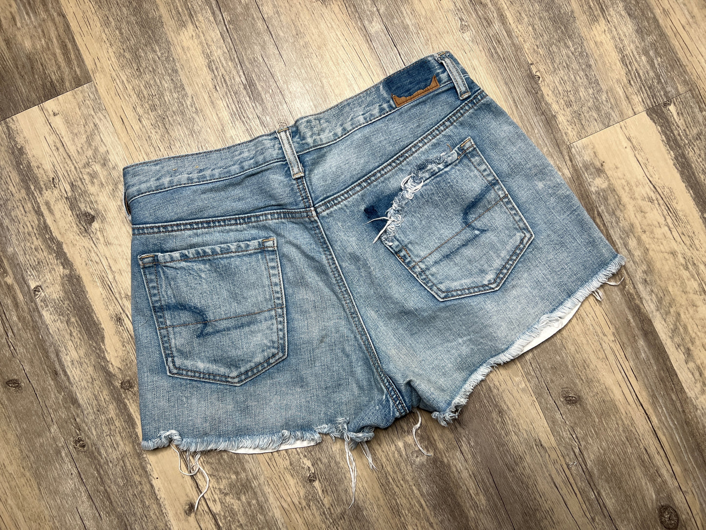 American Eagle Faded Wash Destructed Short - (10)