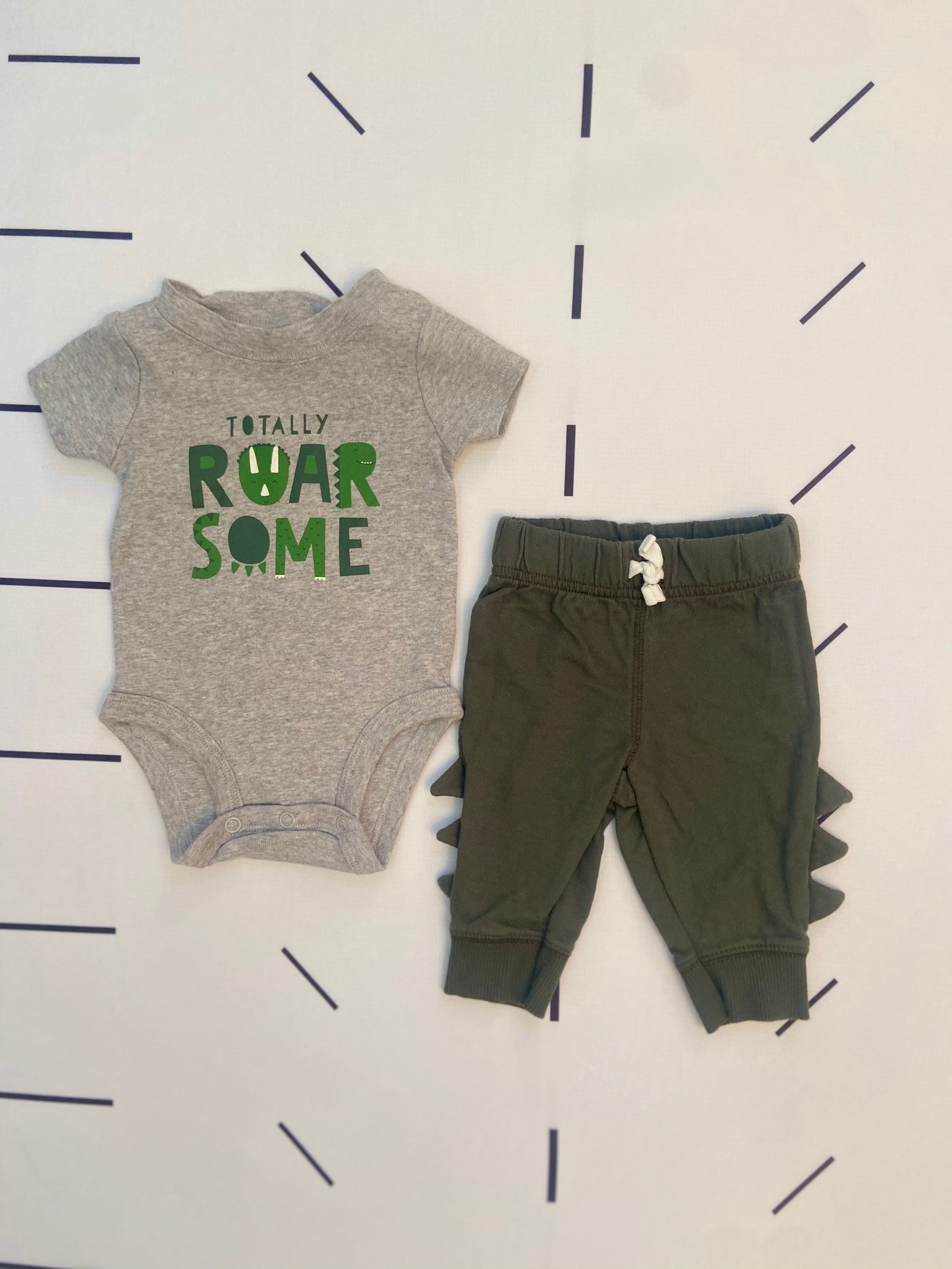 Green Dinosaur Outfit - 3 Months