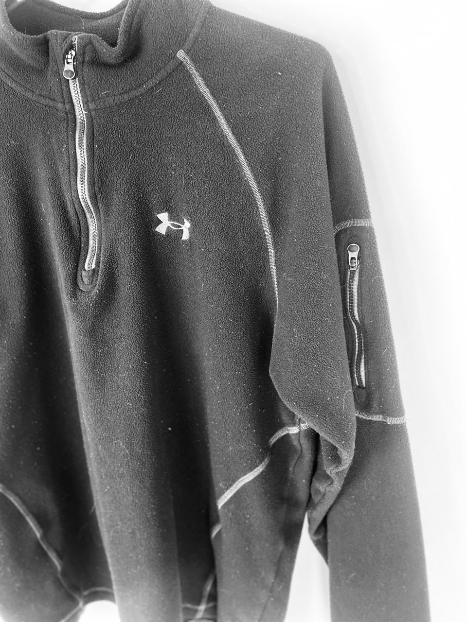 Black Fleece Under Armour Pullover- Youth L