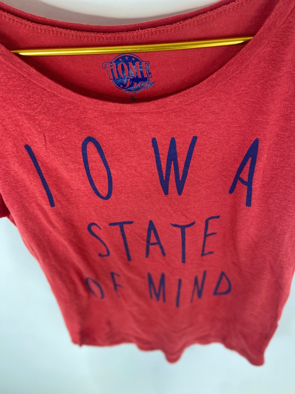 Off-the-shoulder "Iowa State of Mind" t-shirt - S
